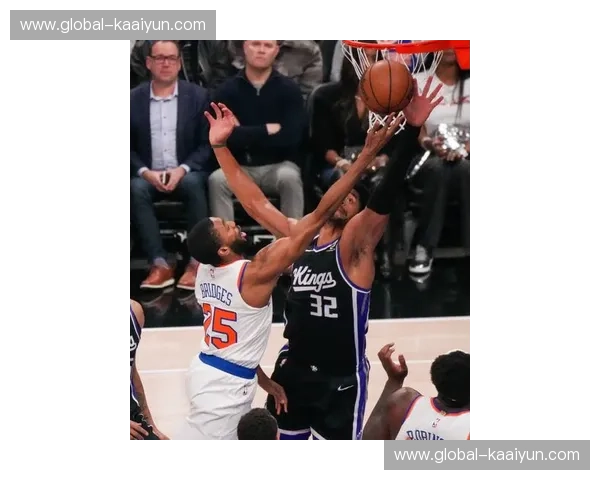 尼克斯二次进攻得分19比8领先 唐斯14篮板巩固防守篮板